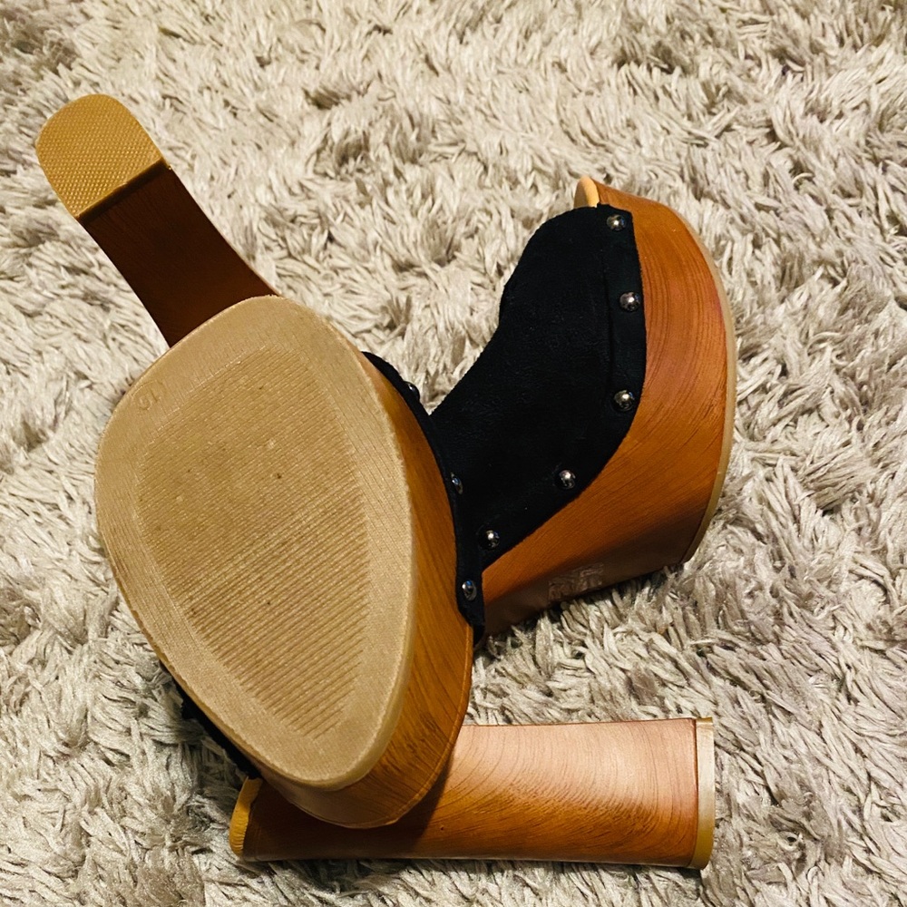 Heels - Picture 3 of 3